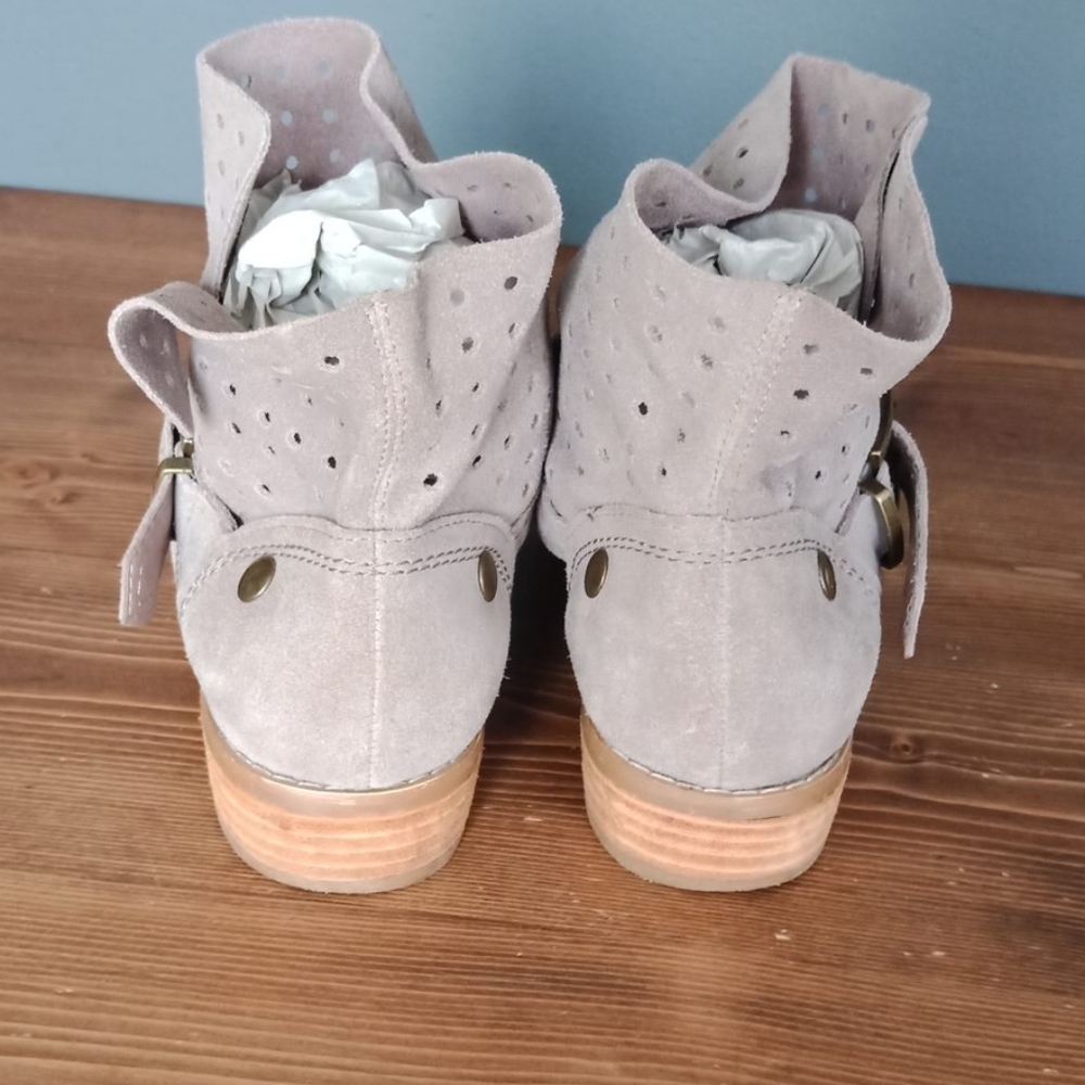 Restricted booties - Picture 5 of 11